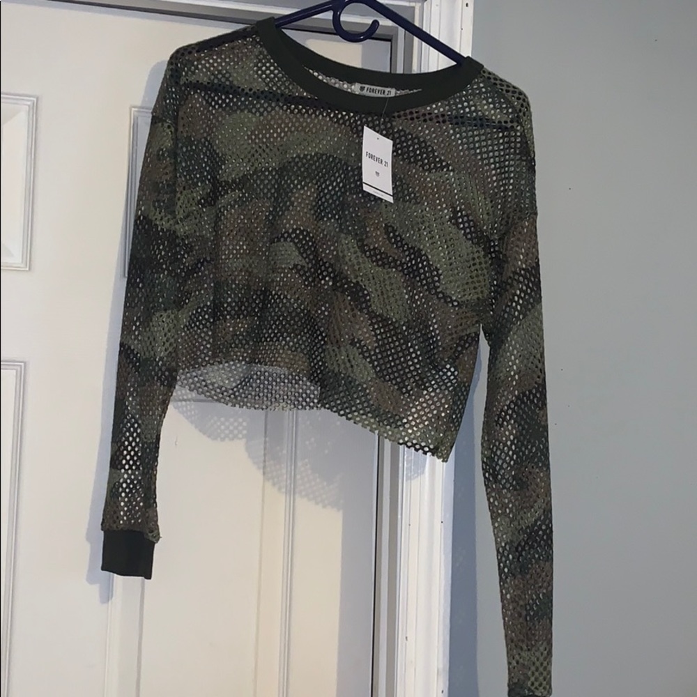 Cropped long sleeve shirt